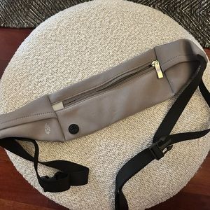 Free People Movement Runners Pounch